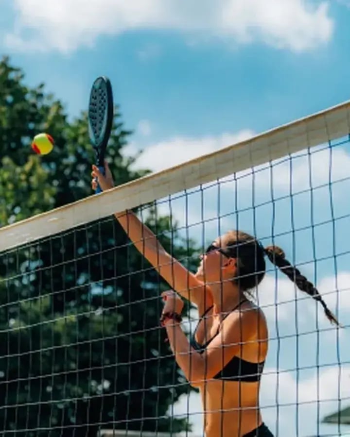 Beach tennis